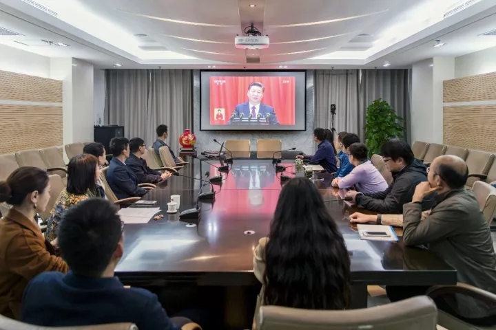集團干部員工喜迎十九大：令人鼓舞，催人奮進